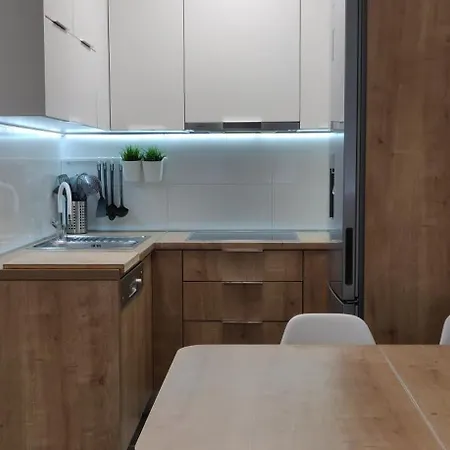 아파트 Stone & Sun 2bdr With Balcony 자다르
