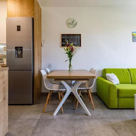아파트 Stone & Sun 2bdr With Balcony *