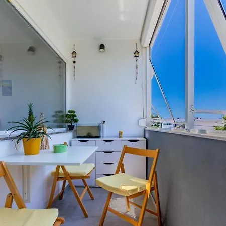 Stone & Sun 2bdr With Balcony 자다르