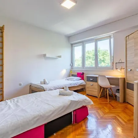 Stone & Sun 2bdr With Balcony Apartamento *